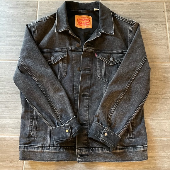 Levi’s black denim trucker jacket